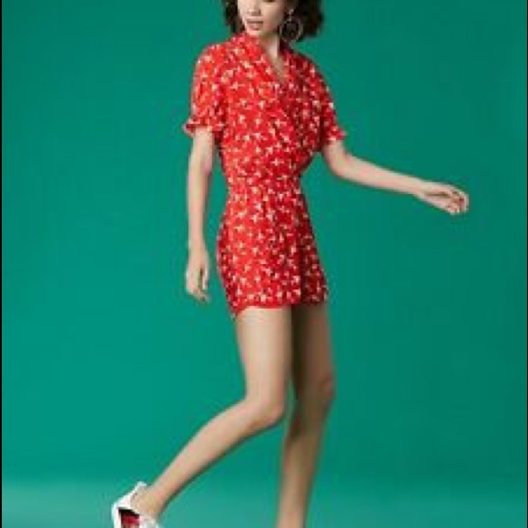 DVF Sz M Short Sleeve Collared Ruffle Romper New - Picture 4 of 8